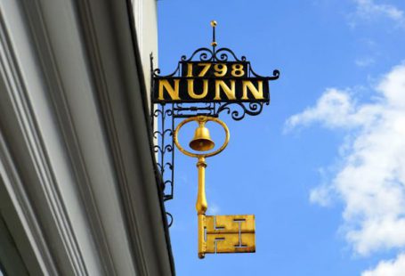 Key Sky - Gold 1798 Nunn Signage