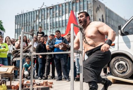 Chains Breaking - Strongman Breaking Iron Chains