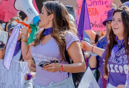 Youth Megaphone - Día Internacional de la mujer