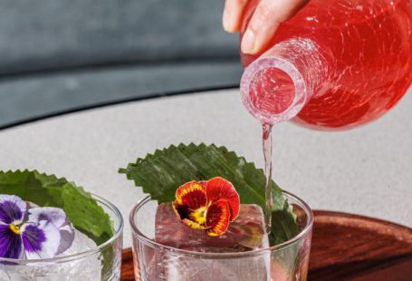 Leaves Bottle - Tropical Breeze cocktail