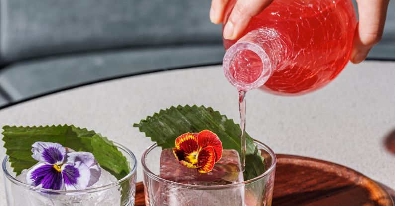 Leaves Bottle - Tropical Breeze cocktail